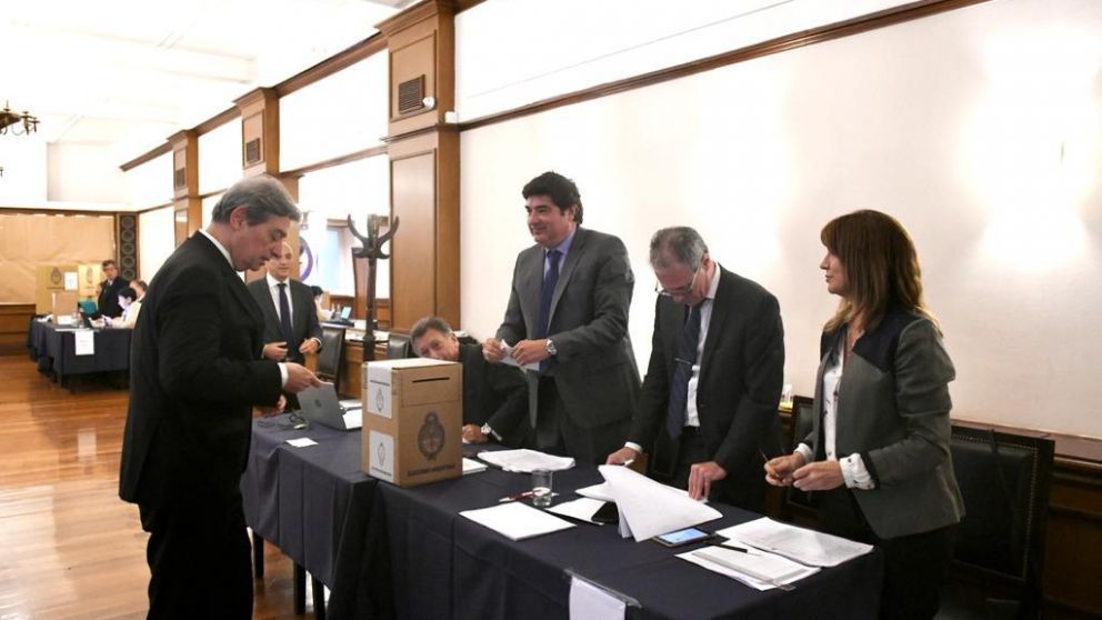La votación incluyó a todos los jueces. El presidente de la Corte Suprema, Horacio Rosatti, votó ayer por la tarde