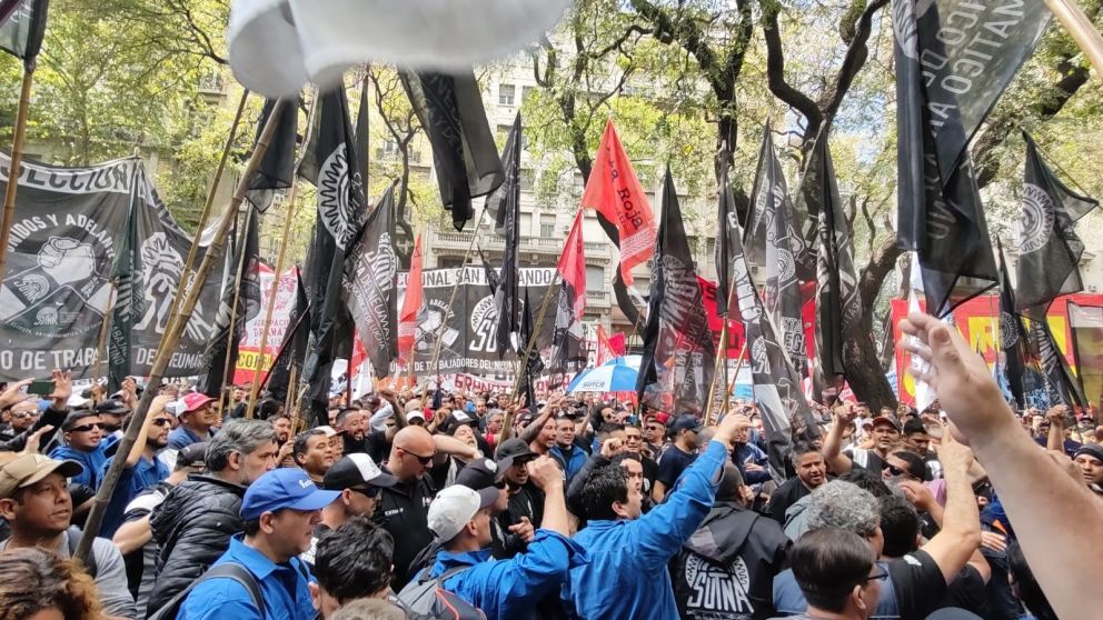 Los trabajadores del neumático se movilizaron al ministerio de Trabajo