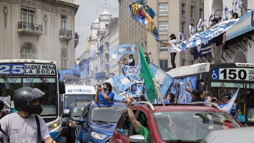 Moyanismo, la CFT, la CTA Yasky y la Cámpora más "gente de a pie" en la Plaza de Mayo para el 17
