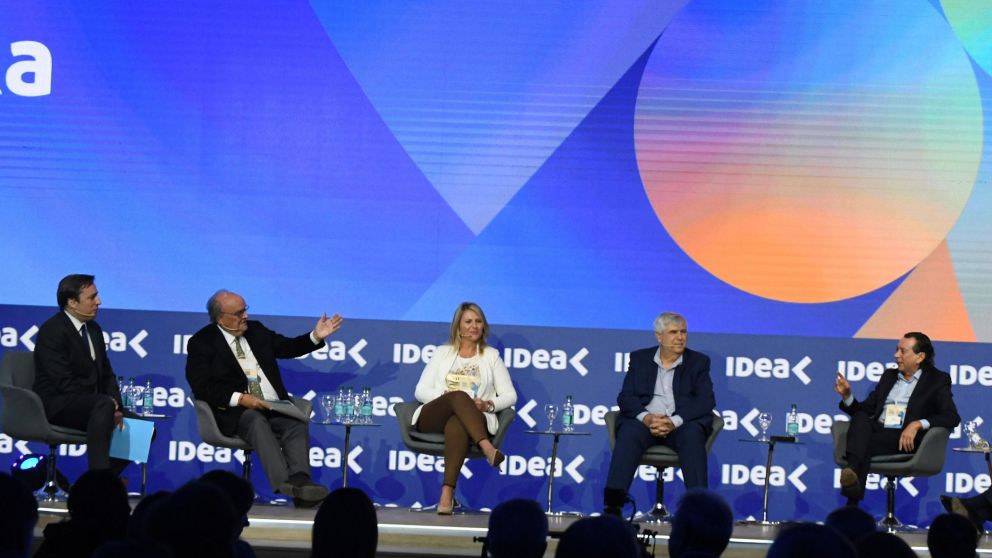 Inserción en el mundo y empleo, en la jornada del Coloquio de IDEA