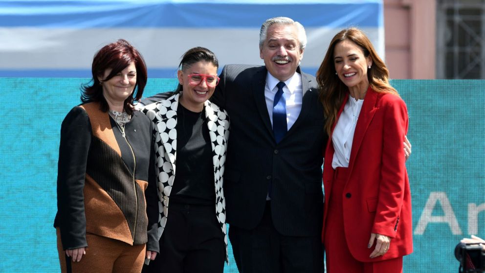 Durante el acto de toma de juramento a nuevas ministras, el Presidente instó a mantener la "unidad" para "ganar"