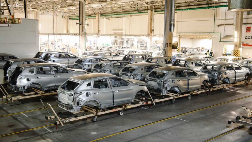 Nissan ya no tiene piezas para seguir fabricando autos