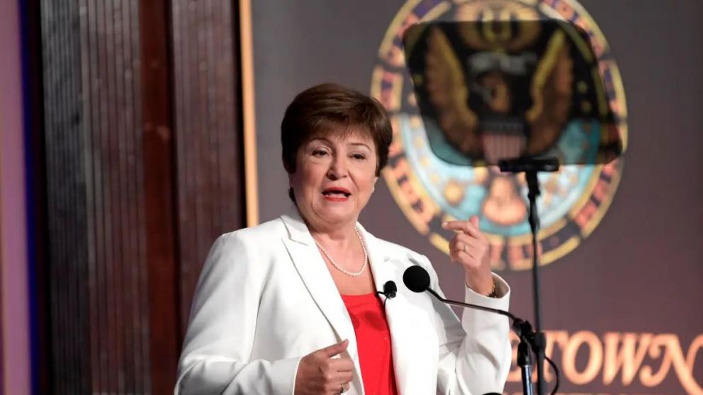 Georgieva advirtió que "alrededor de un tercio de la economía mundial tendría al menos dos trimestres consecutivos de crecimiento negativo este año o el próximo año"
