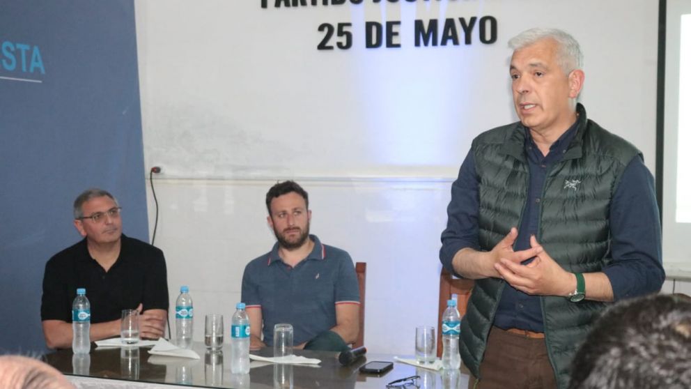 Juli�n Dom�nguez comenz� a recorrer la provincia de Buenos Aires para presentar la Plataforma Agropecuaria del Peronismo