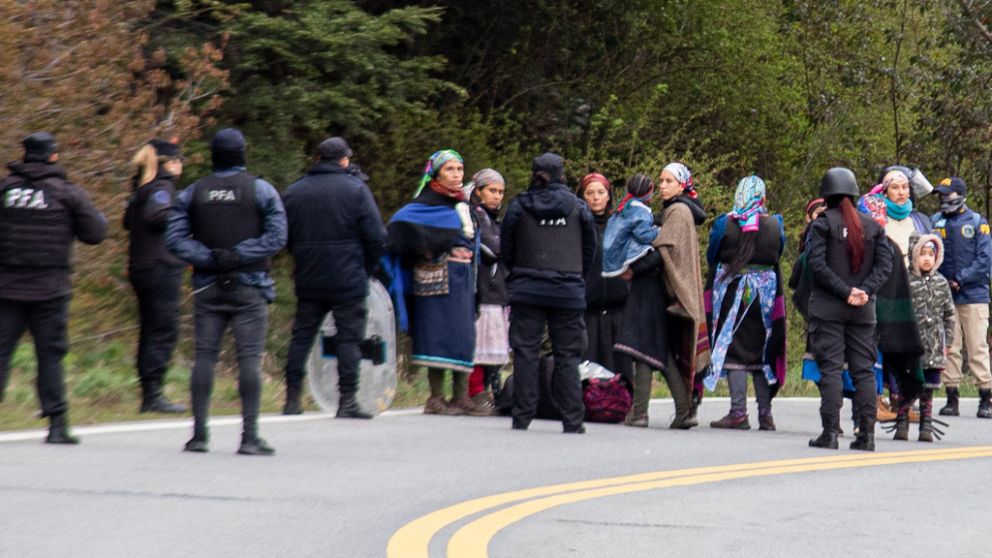 Traslado de mujeres mapuches a penal de Ezeiza, genera interna en el Gobierno y repudio de organismo de DDHH