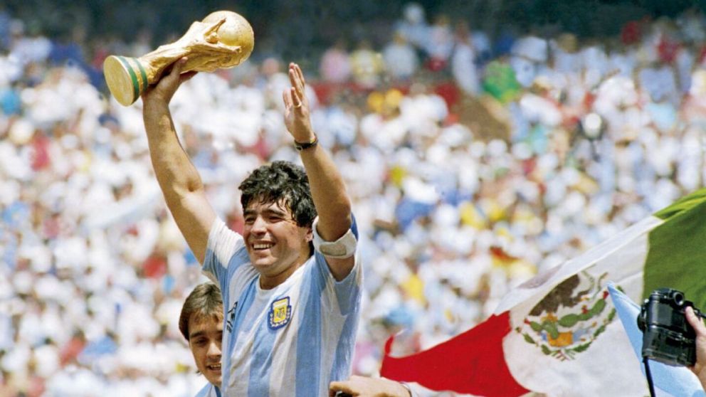 Maradona levantó la Copa del Mundo con esta camiseta, elaborada por la misma marca