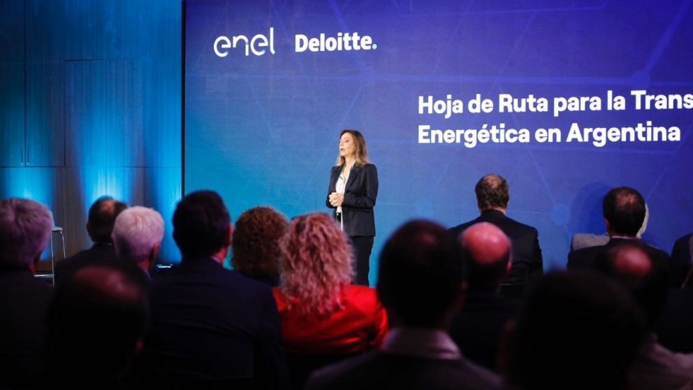 La secretaria de Energía en el acto de ENEL