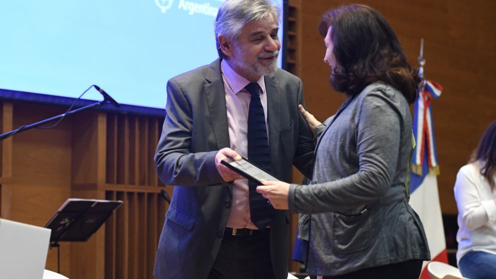 La ingeniera qu�mica Nicole Seinhar recibe el premio