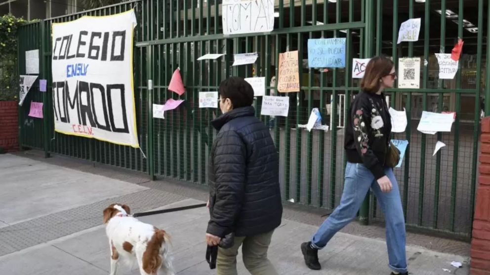 Tomas en 17 colegios de CABA