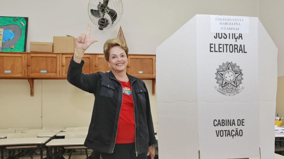 Rousseff concurrió a las urnas y reafrimó su apoyo al líder izquierdista