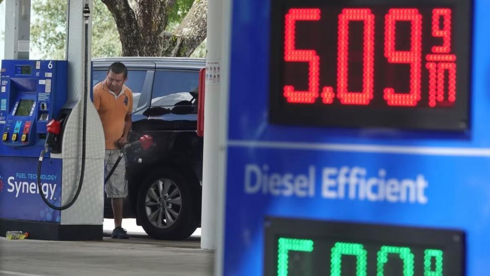 El precio promedio del galón de nafta en EEUU alcanzó un promedio récord de 5 dólares la semana pasada