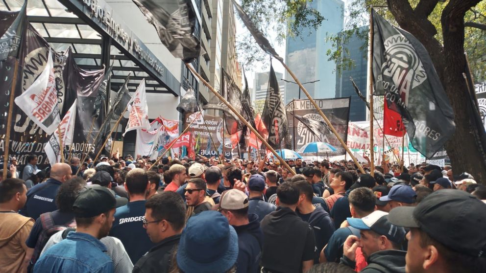 Presencia de trabajadores.militantes y referentes de Izquierda frente a Trabajo