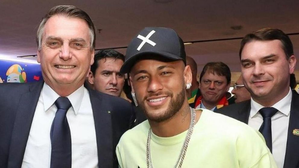 "Vota, vota y confirma: 22 es Bolsonaro", el jingle que coreó Neymar en TikTok
