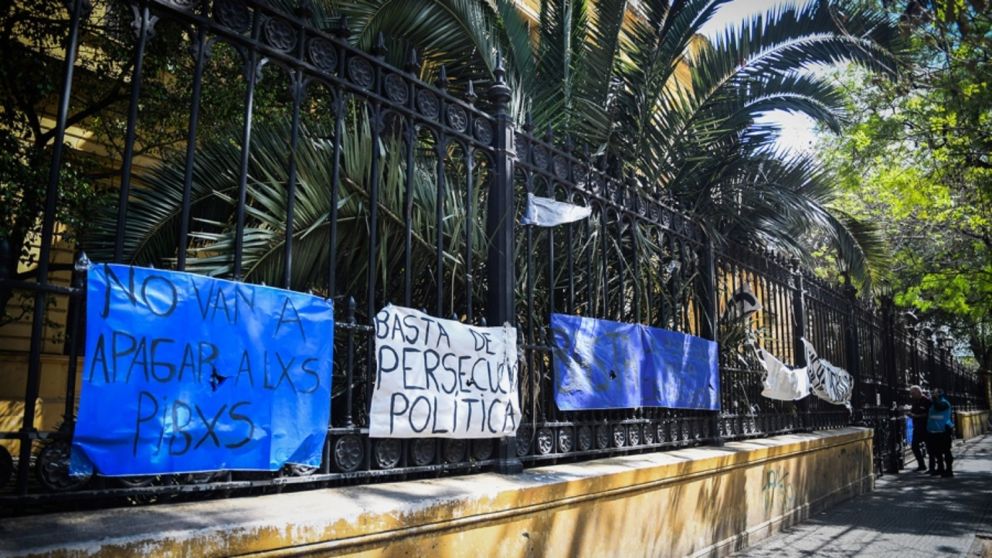 El Mariano Acosta levantó la toma, pero los otros tres colegios siguen con la medida
