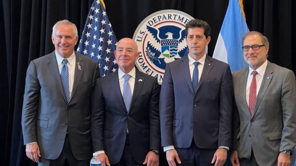 Intensa agenda política de Wado de Pedro en el marco de la gira por Estados Unidos