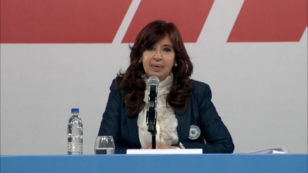 Cristina Kirchner volvió a usar Twitter para hablar de la Causa Vialidad