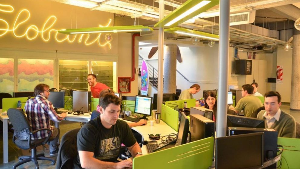 Dentro de su sitio web, la empresa informa cuáles son los requisitos para los diferentes puestos de trabajo