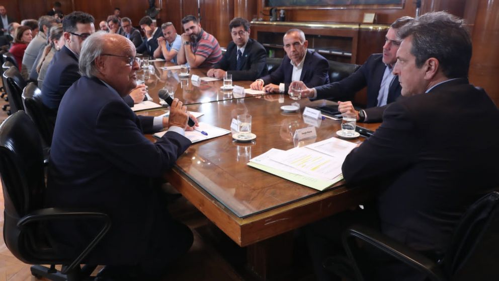 Neumáticos: el conflicto pone en riesgo la actividad y las exportaciones