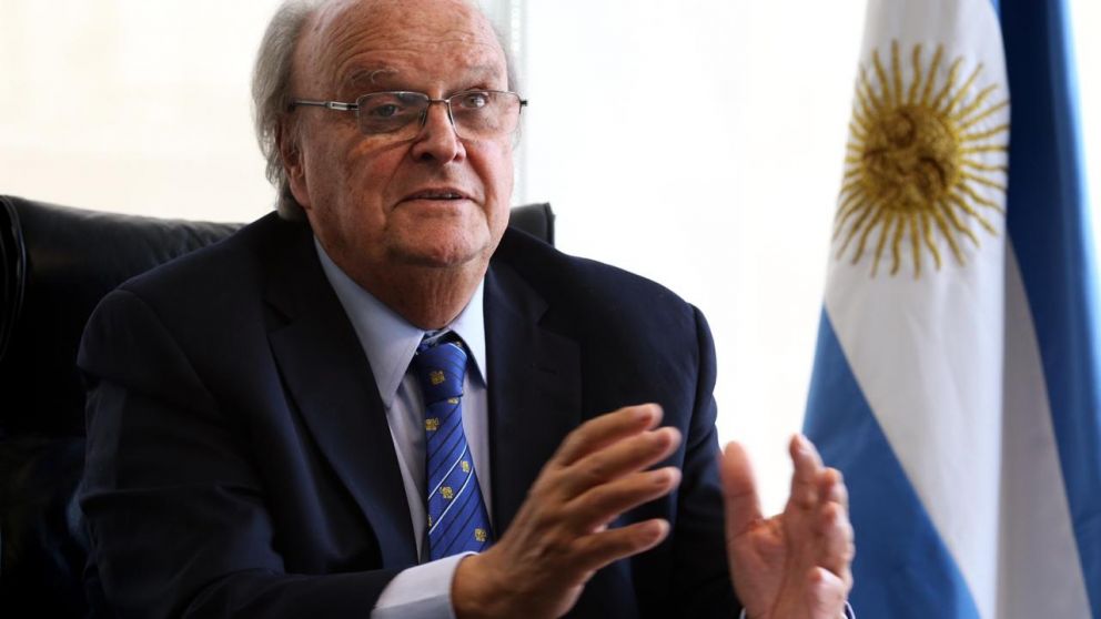 De Mendiguren afirmó que el país está en "una situación compleja"