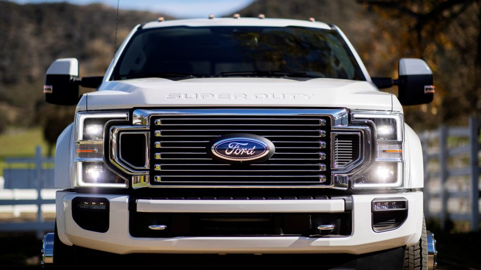 Imprimir las insignias en 3D no fue una opción para Ford