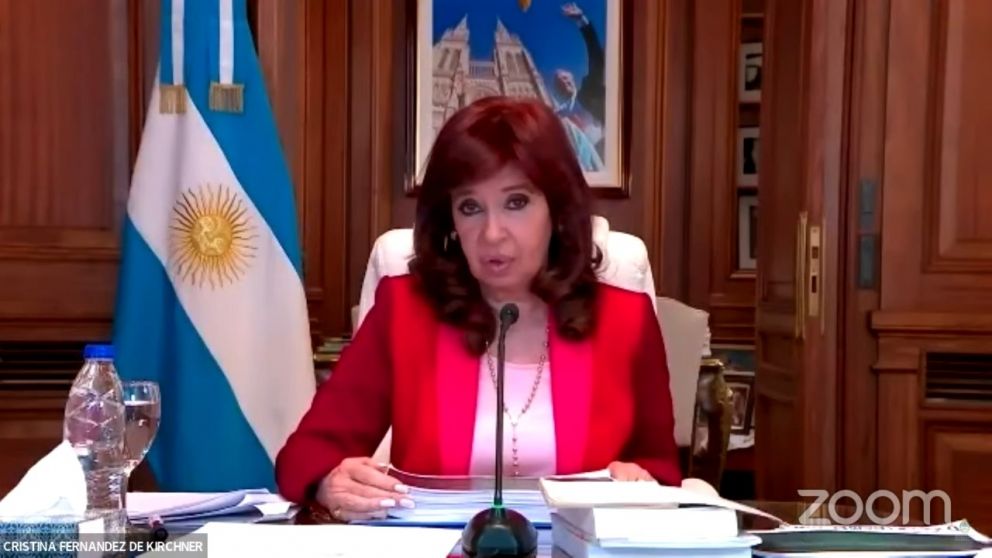 Al concluir los alegatos se abre la etapa de réplicas y dúplicas de las partes, para luego dar inicio a las últimas palabras y finalmente el veredicto