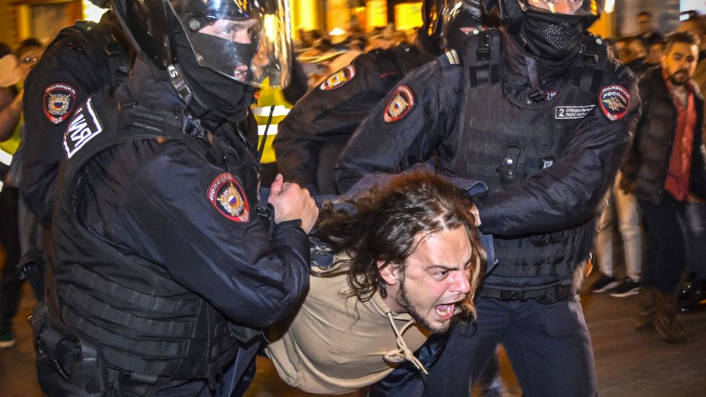 Más de 1.300 personas fueron detenidas en unas 40 ciudades de Rusia