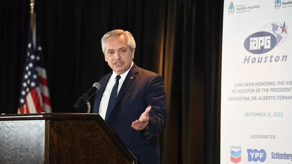 Ante petroleros en Houston, Alberto Fernández anunció un nuevo proyecto de
ley para dar certezas a inversiones en energía y plantas de gas