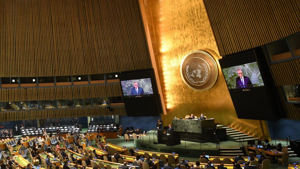 Alberto analizó el fenómeno de la antipolítica en todo el mundo