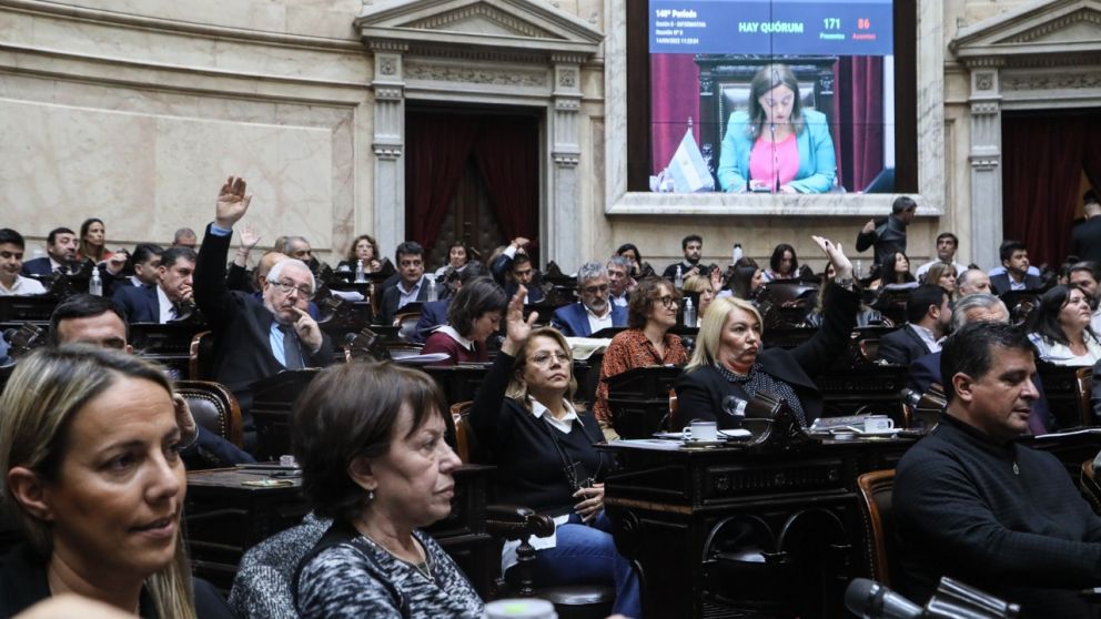 El oficialismo incluyó la prórroga de impuestos en la sesión de Diputados
