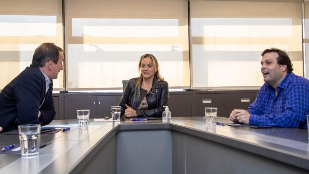 Malena Galmarini y las autoridades de AABE firmaron la cesión de un terreno para la construcción de una Estación de Bombeo Cloacal que beneficiará a 150.000 habitantes de General Pacheco, en Tigre