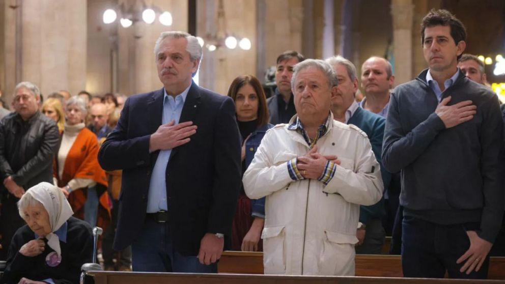 Eduardo Duhalde asistió a la "Misa por la paz" en Luján