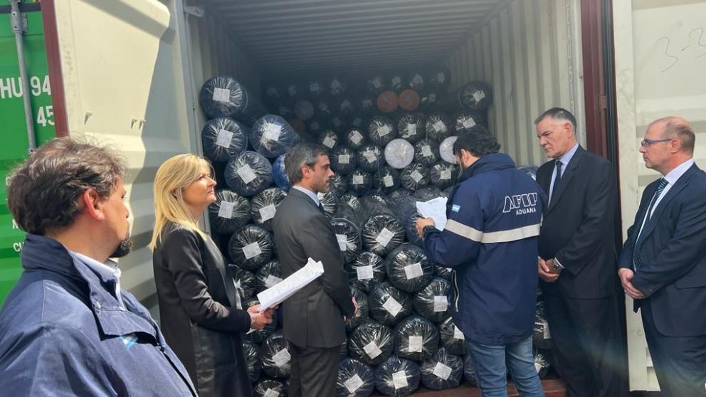 La Aduana-AFIP evitó el ingreso irregular de 50 toneladas de tela