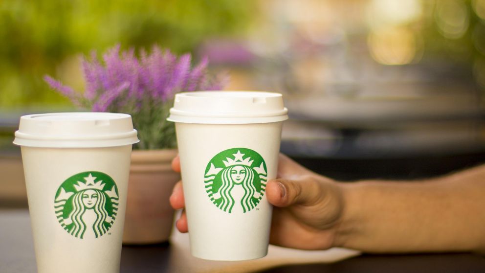 Starbucks le dará millones a su nuevo CEO