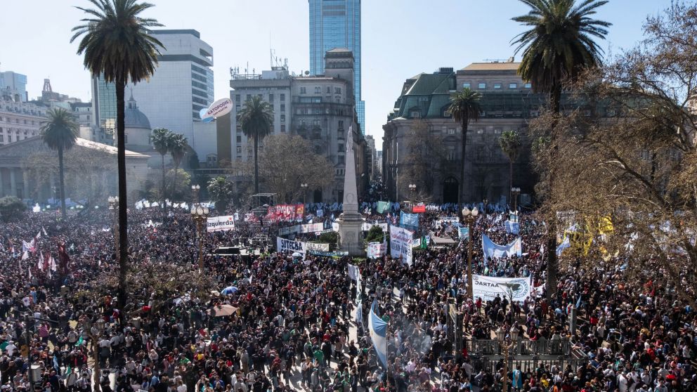 La marcha en apoyo a Cristina Kirchner comenz� a las 12
