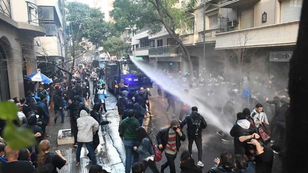 Diputados del oficialismo presentaron una denuncia contra Rodríguez Larreta por la represión en Recoleta