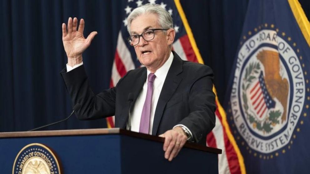Powell explicó que mayores alzas de tasas conducirán al debilitamiento de la economía
