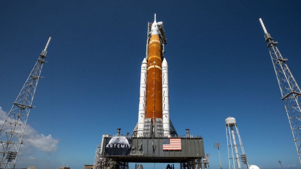La misión Artemis II llevará a cuatro astronautas en un vuelo de aproximadamente diez días alrededor de la Tierra y la Luna
