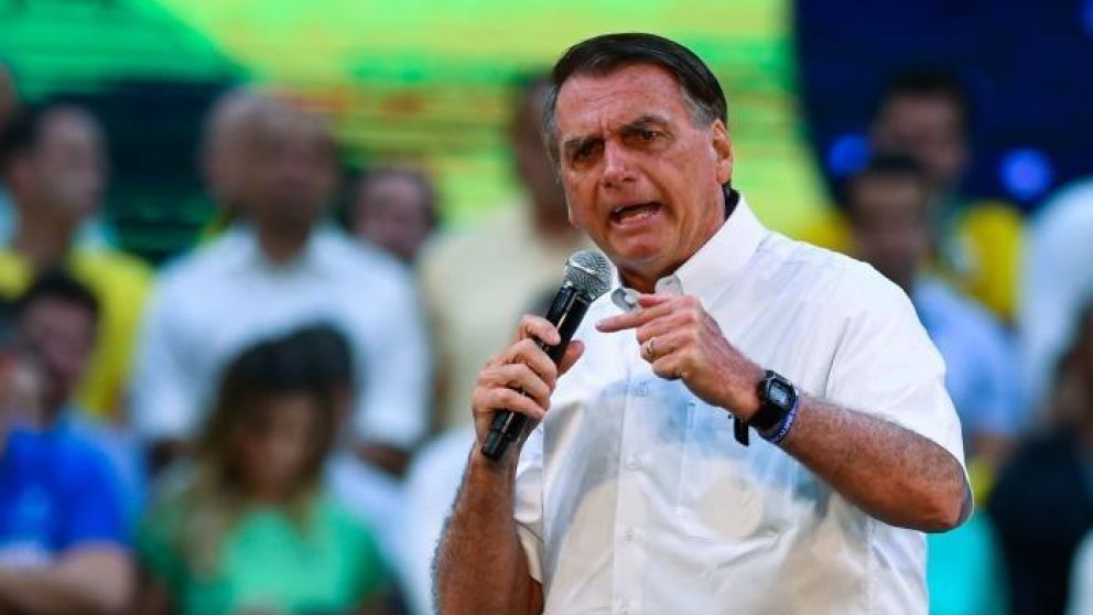 Los ataques a las autoridades electorales o al sistema de voto electrónica le cuestan al presidente votos moderados