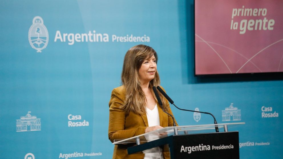 Gabriela Cerruti en conferencia de prensa