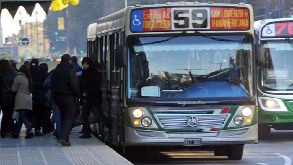 Los colectivos en AMBA circulan con frecuencia reducida