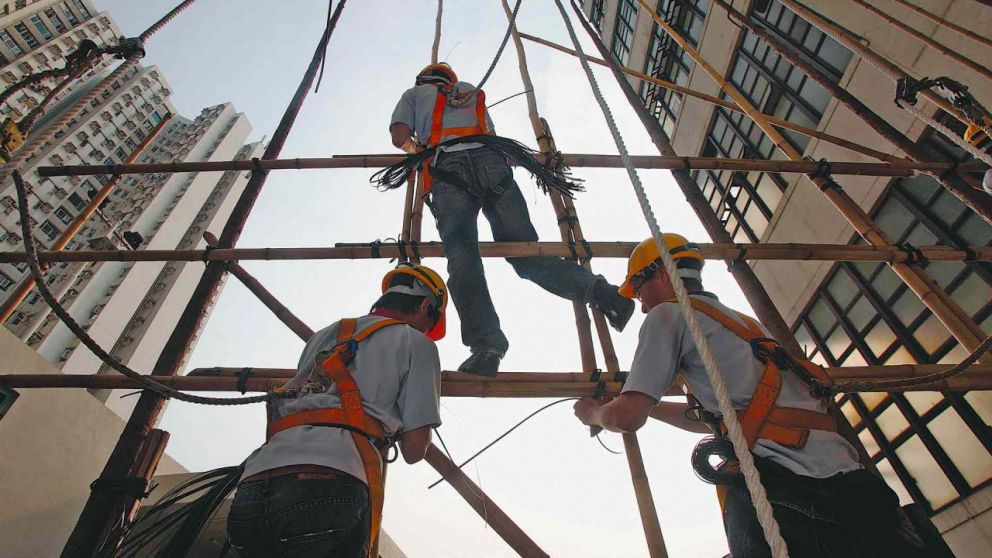 En un a�o, se prev� registrar 450.000 trabajadores y construir 1,5 mill�n de metros cuadrados