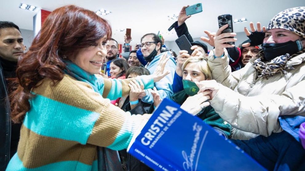 El peronismo afirma que se busca "proscribir" a Cristina Kirchner