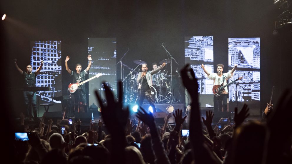 Dos de sus integrantes empezaron subiendo covers de Queen a YouTube