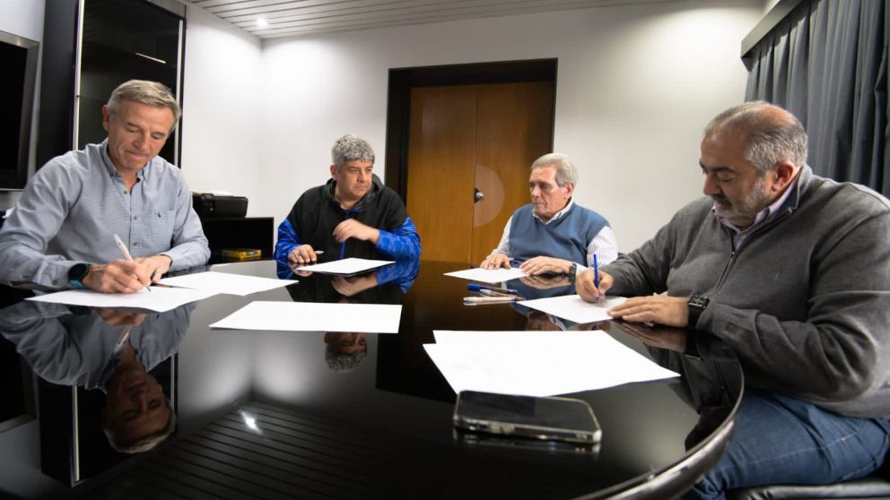 Interpelar a la clase pol�tica y tambi�n a los formadores de precios, acuerdo en el texto del documento #17A