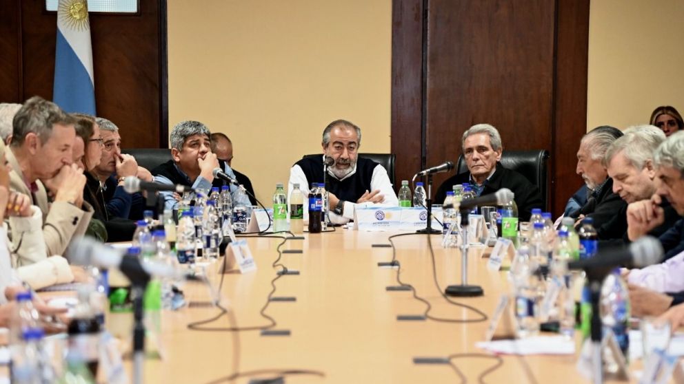 El consejo directivo de Azopardo se pronunci� respecto a los cambios en el Gobierno y respald� a Massa