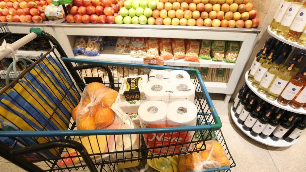 Los brasileños modifican sus costumbres por el alza de los precios