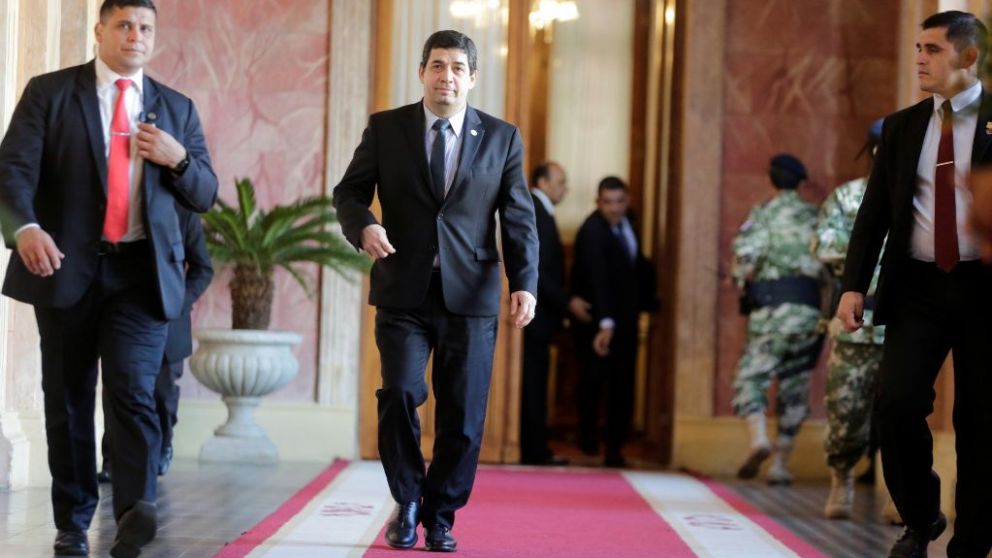 Acusado de corrupto, el vicepresidente de Paraguay anuncia su renuncia
