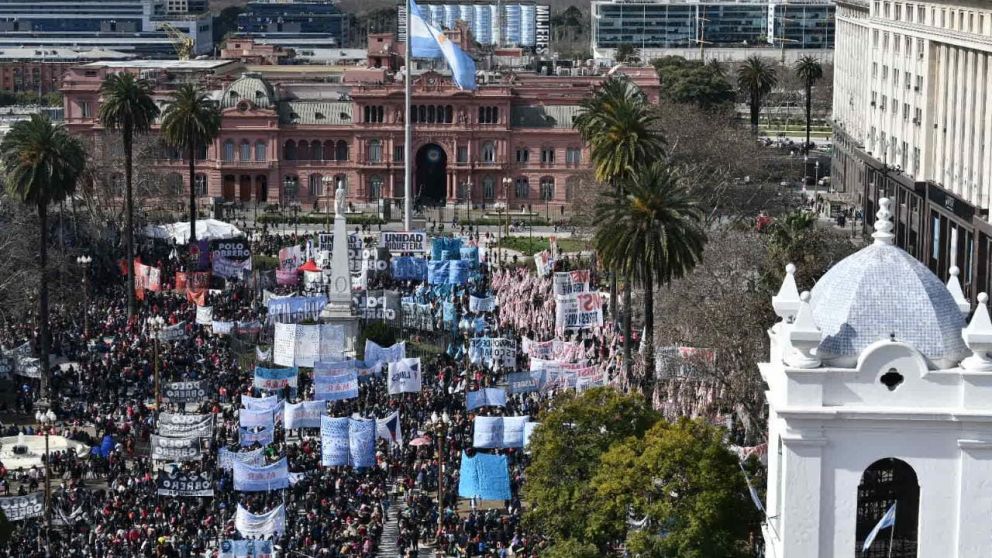 Ante la falta de respuestas a sus demandas, la Unidad Piquetera decidió acampar en Plaza de Mayo