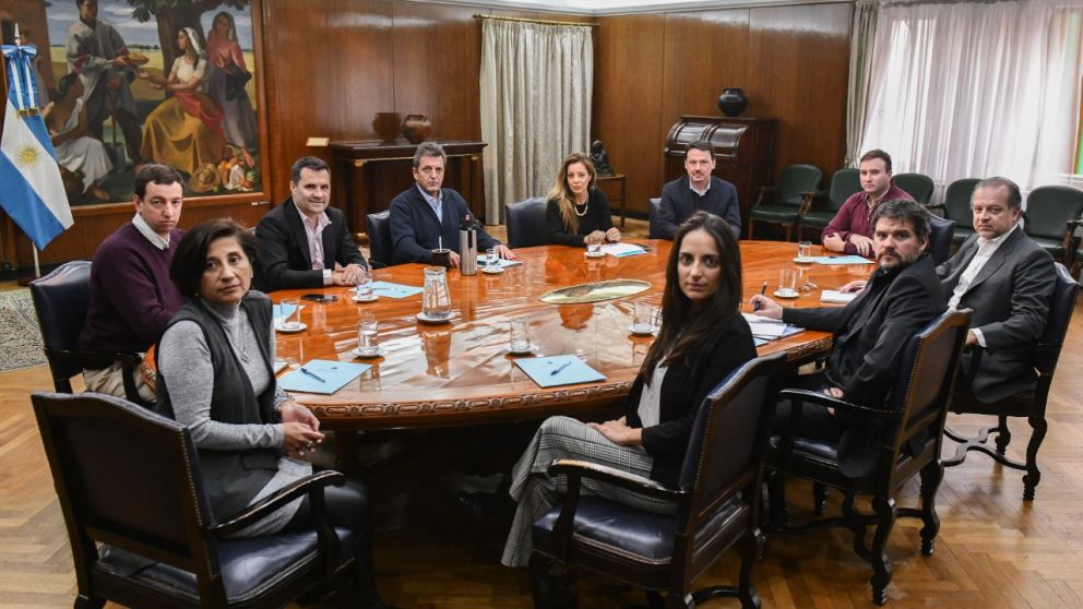 Massa se reunió con el nuevo equipo de Energía y preparan la segmentación