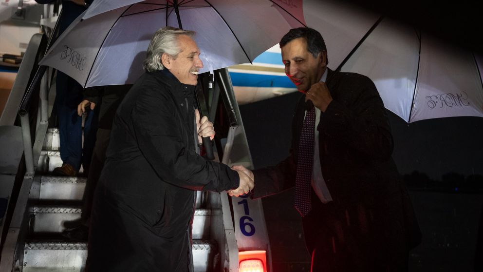 Alberto Fern�ndez lleg� esta madrugada a Colombia. Lo recibi� el vicecanciller Francisco Echeverri